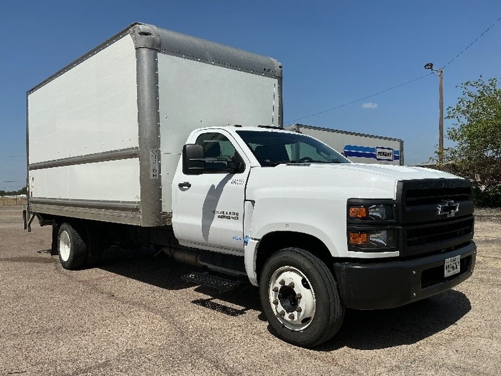 Medium Duty Box Truck-Light and Medium Duty Trucks-Chevrolet-2021-SILVERAD-Dallas-TX-177,468\n\t\tmiles-$ 25,500 - Image 1
