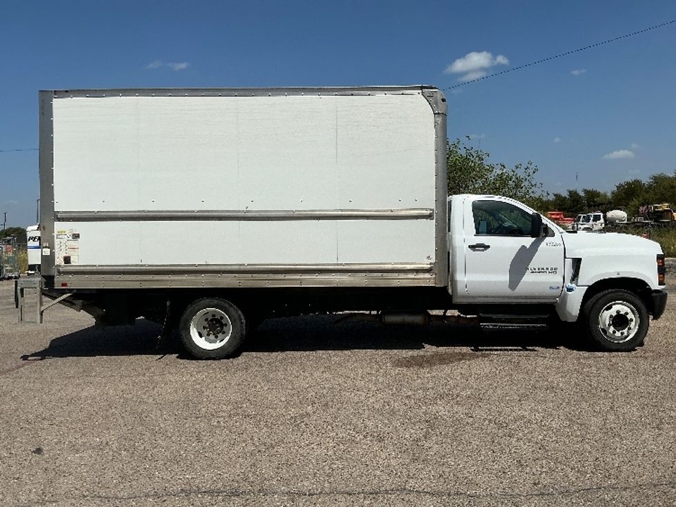 Medium Duty Box Truck-Light and Medium Duty Trucks-Chevrolet-2021-SILVERAD-Dallas-TX-177,468\n\t\tmiles-$ 25,500 - Image 15