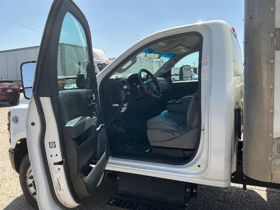 Medium Duty Box Truck-Light and Medium Duty Trucks-Chevrolet-2021-SILVERAD-Dallas-TX-177,468\n\t\tmiles-$ 25,500 - Image 16