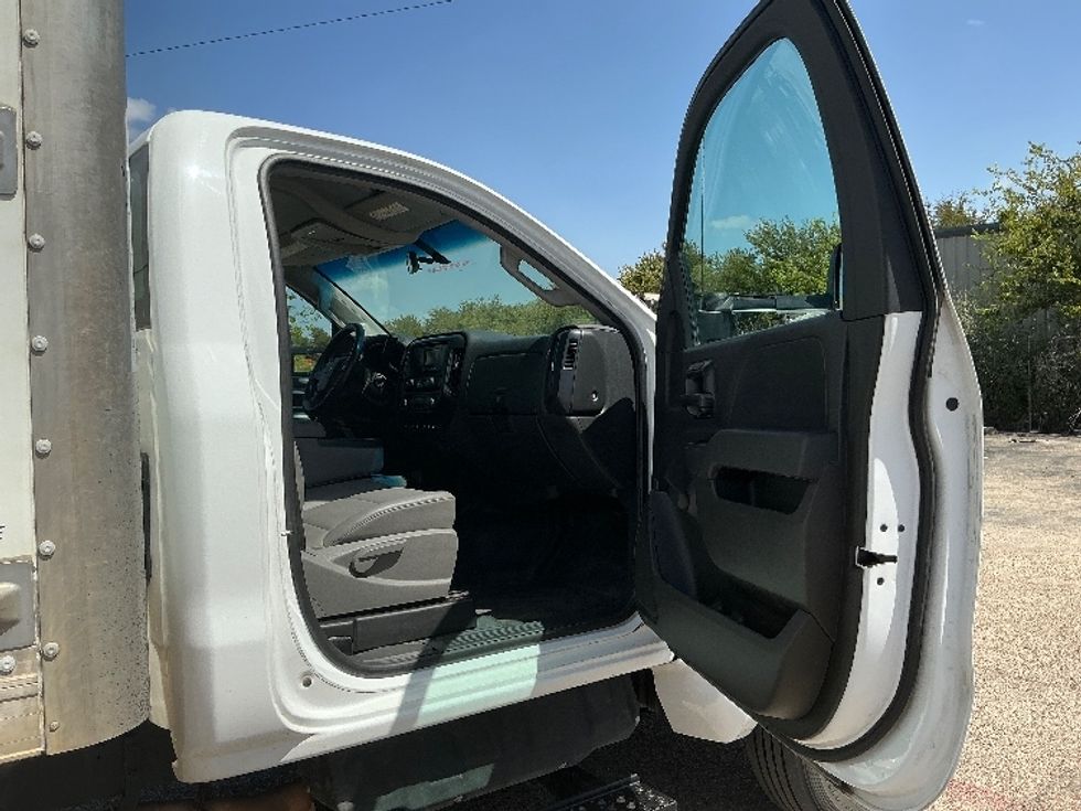 Medium Duty Box Truck-Light and Medium Duty Trucks-Chevrolet-2021-SILVERAD-Dallas-TX-177,468\n\t\tmiles-$ 25,500 - Image 20