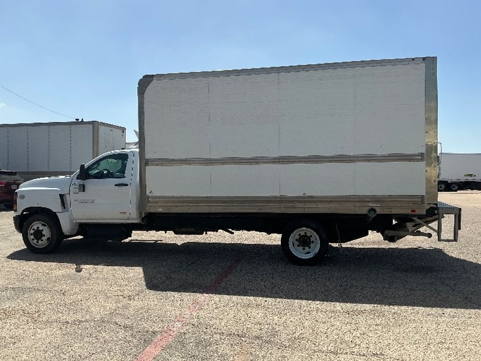 Medium Duty Box Truck-Light and Medium Duty Trucks-Chevrolet-2021-SILVERAD-Dallas-TX-177,468\n\t\tmiles-$ 25,500 - Image 4