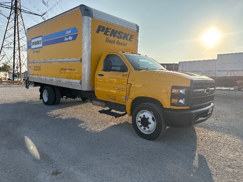 Medium Duty Box Truck-Light and Medium Duty Trucks-Chevrolet-2021-SILVERAD-Houston-TX-127,393\n\t\tmiles-$ 34,250 - Image 1