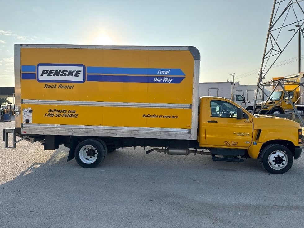 Medium Duty Box Truck-Light and Medium Duty Trucks-Chevrolet-2021-SILVERAD-Houston-TX-127,393\n\t\tmiles-$ 34,250 - Image 15