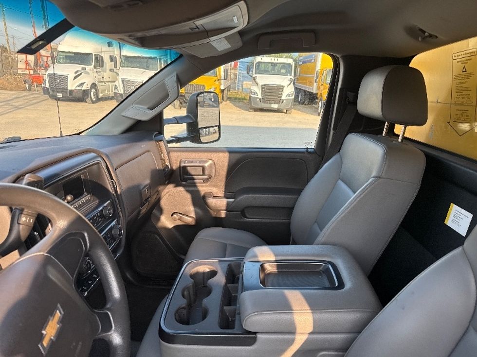 Medium Duty Box Truck-Light and Medium Duty Trucks-Chevrolet-2021-SILVERAD-Houston-TX-127,393\n\t\tmiles-$ 34,250 - Image 19
