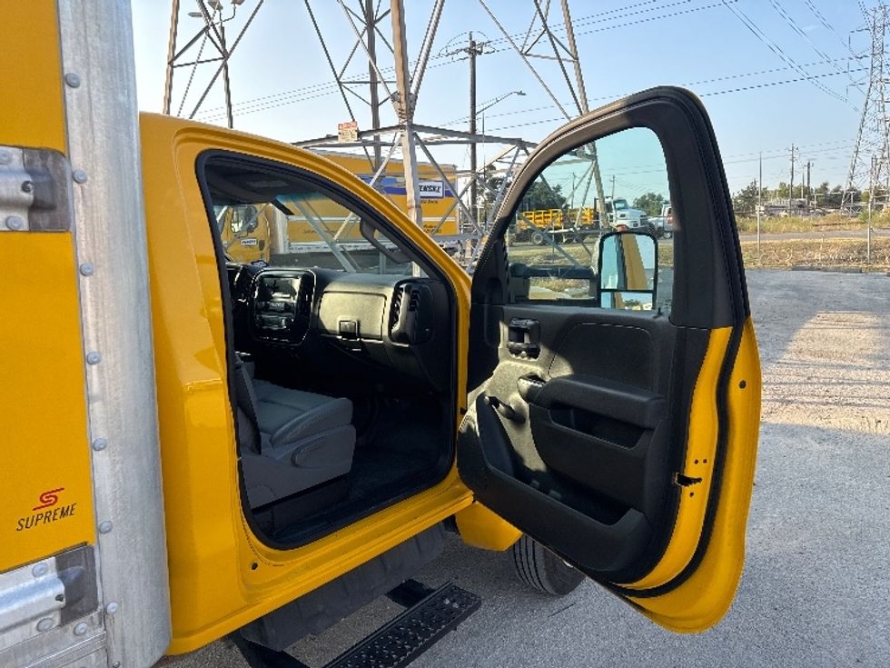 Medium Duty Box Truck-Light and Medium Duty Trucks-Chevrolet-2021-SILVERAD-Houston-TX-127,393\n\t\tmiles-$ 34,250 - Image 20