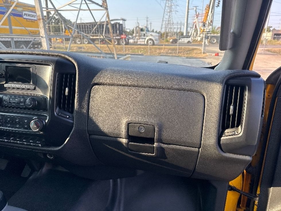 Medium Duty Box Truck-Light and Medium Duty Trucks-Chevrolet-2021-SILVERAD-Houston-TX-127,393\n\t\tmiles-$ 34,250 - Image 21