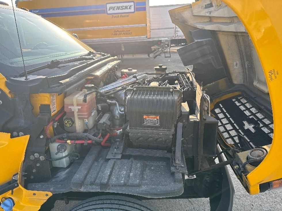 Medium Duty Box Truck-Light and Medium Duty Trucks-Chevrolet-2021-SILVERAD-Houston-TX-127,393\n\t\tmiles-$ 34,250 - Image 23