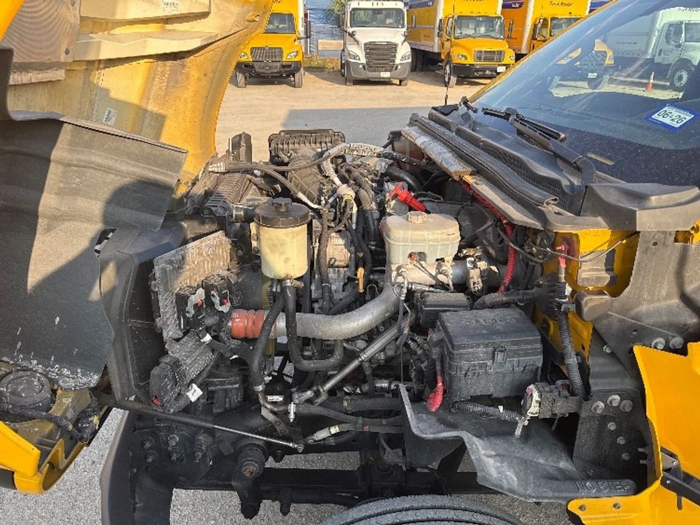 Medium Duty Box Truck-Light and Medium Duty Trucks-Chevrolet-2021-SILVERAD-Houston-TX-127,393\n\t\tmiles-$ 34,250 - Image 24