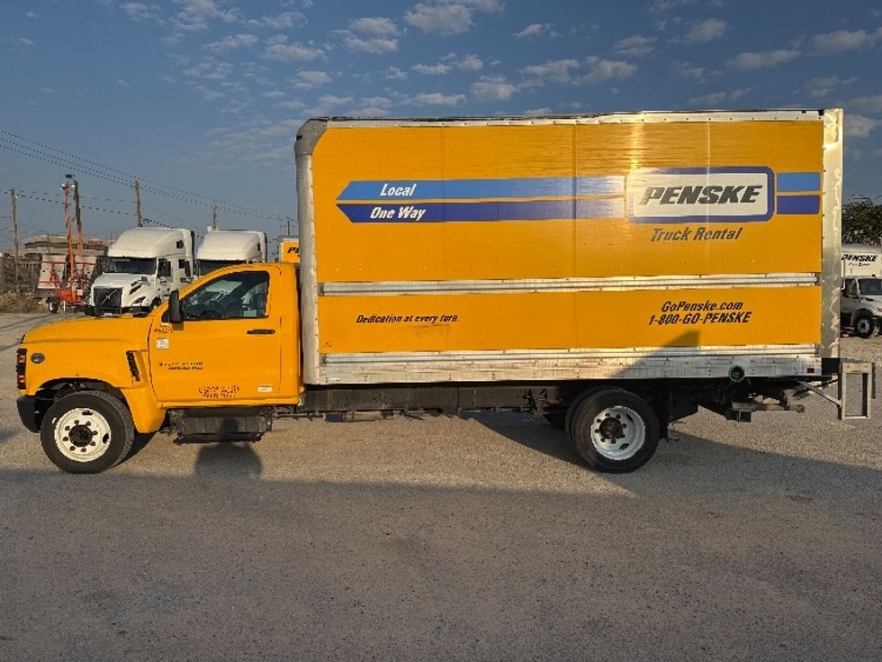 Medium Duty Box Truck-Light and Medium Duty Trucks-Chevrolet-2021-SILVERAD-Houston-TX-127,393\n\t\tmiles-$ 34,250 - Image 4
