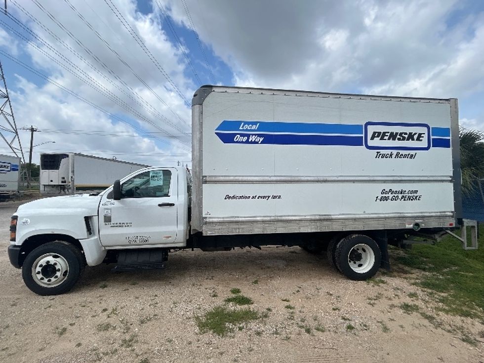 Medium Duty Box Truck-Light and Medium Duty Trucks-Chevrolet-2021-SILVERAD-Katy-TX-110,174\n\t\tmiles-$ 38,500 - Image 4