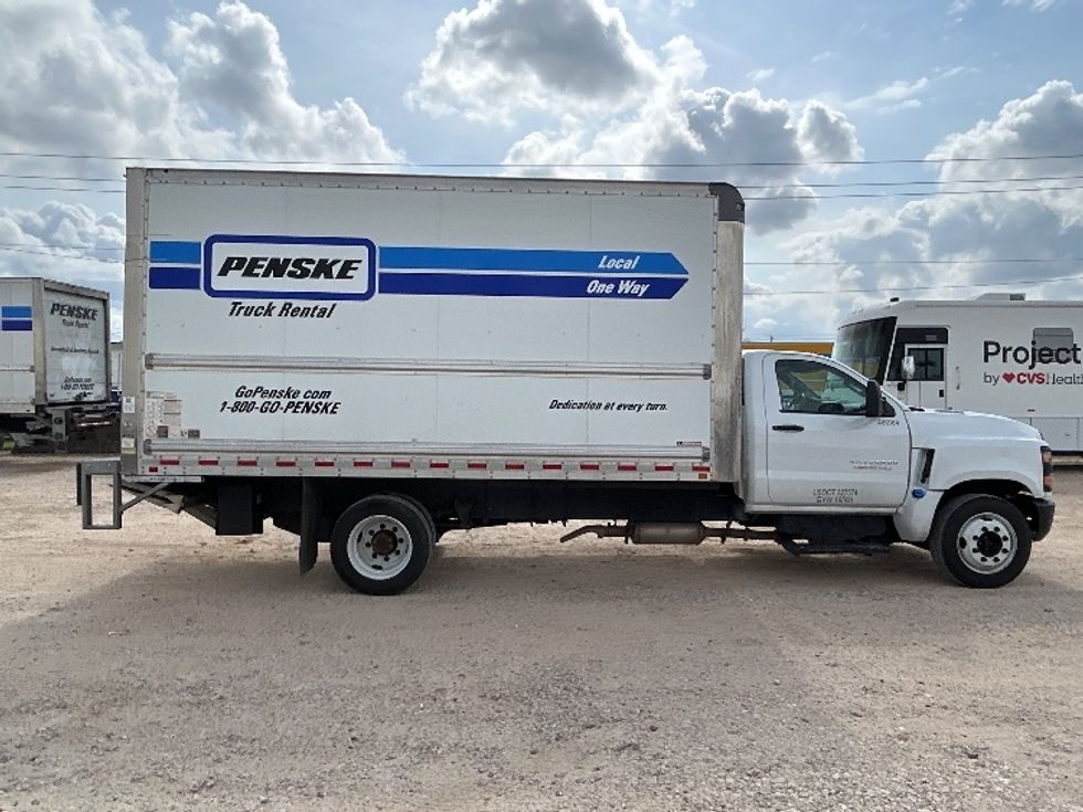 Medium Duty Box Truck-Light and Medium Duty Trucks-Chevrolet-2021-SILVERAD-Katy-TX-129,262\n\t\tmiles-$ 34,500 - Image 15