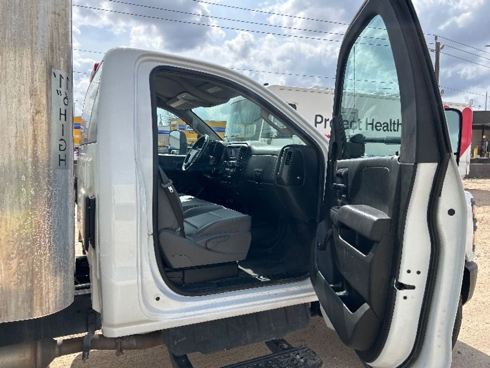 Medium Duty Box Truck-Light and Medium Duty Trucks-Chevrolet-2021-SILVERAD-Katy-TX-129,262\n\t\tmiles-$ 34,500 - Image 20