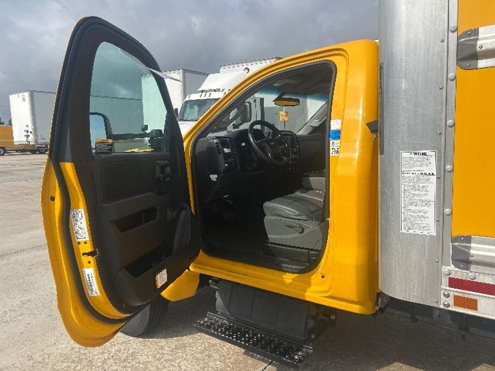 Medium Duty Box Truck-Light and Medium Duty Trucks-Chevrolet-2021-SILVERAD-Katy-TX-65,593\n\t\tmiles-$ 54,000 - Image 16