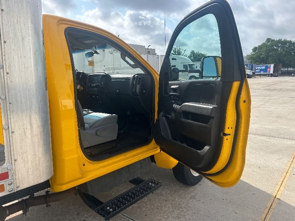 Medium Duty Box Truck-Light and Medium Duty Trucks-Chevrolet-2021-SILVERAD-Katy-TX-65,593\n\t\tmiles-$ 54,000 - Image 20