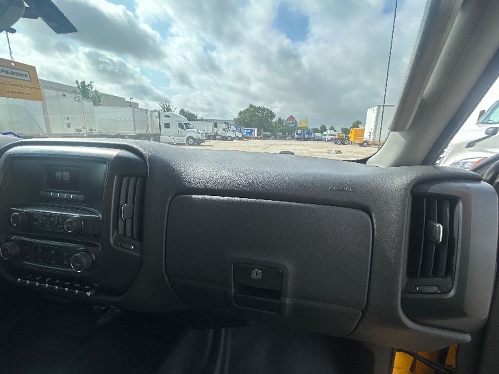 Medium Duty Box Truck-Light and Medium Duty Trucks-Chevrolet-2021-SILVERAD-Katy-TX-65,593\n\t\tmiles-$ 54,000 - Image 21