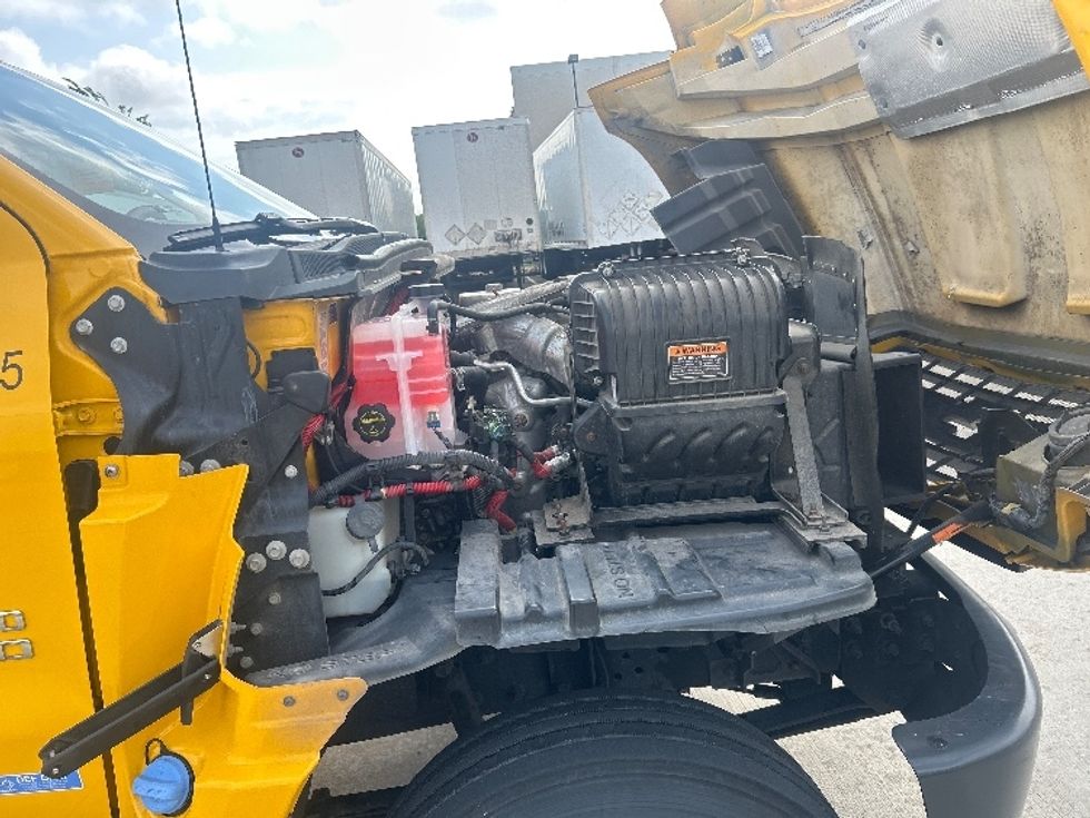 Medium Duty Box Truck-Light and Medium Duty Trucks-Chevrolet-2021-SILVERAD-Katy-TX-65,593\n\t\tmiles-$ 54,000 - Image 23