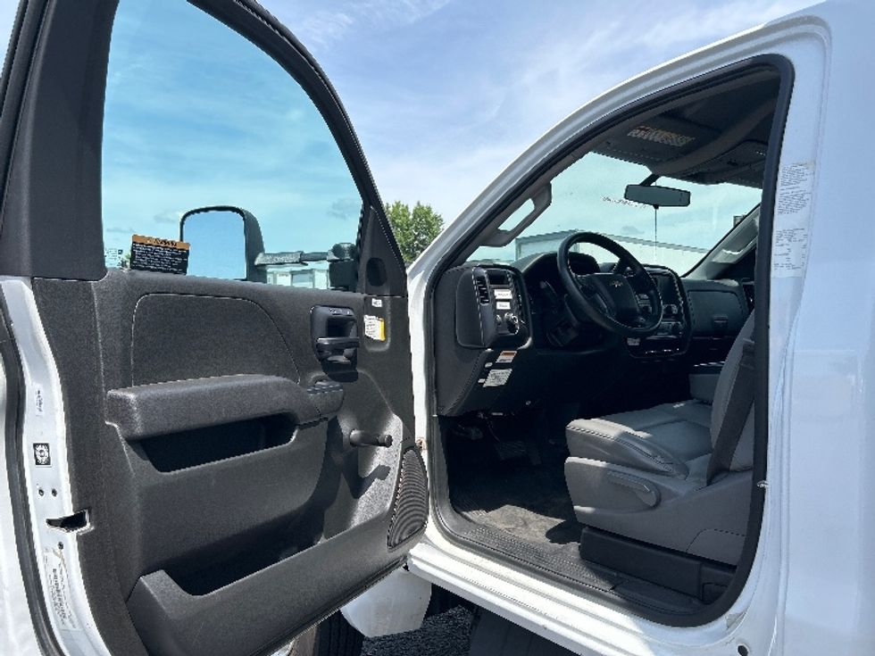 Medium Duty Box Truck-Light and Medium Duty Trucks-Chevrolet-2021-SILVERAD-Memphis-TN-173,646\n\t\tmiles-$ 44,500 - Image 16