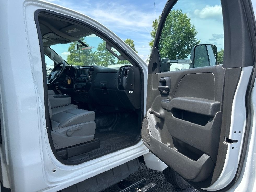 Medium Duty Box Truck-Light and Medium Duty Trucks-Chevrolet-2021-SILVERAD-Memphis-TN-173,646\n\t\tmiles-$ 44,500 - Image 20