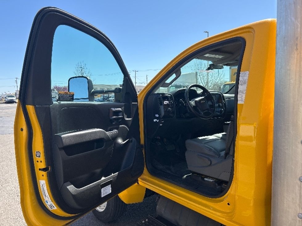 Medium Duty Box Truck-Light and Medium Duty Trucks-Chevrolet-2021-SILVERAD-Oklahoma City-OK-107,541\n\t\tmiles-$ 37,000 - Image 16