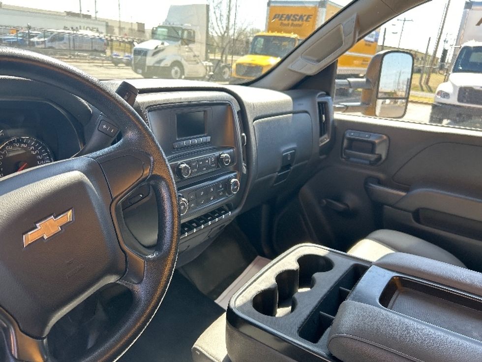 Medium Duty Box Truck-Light and Medium Duty Trucks-Chevrolet-2021-SILVERAD-Oklahoma City-OK-107,541\n\t\tmiles-$ 37,000 - Image 18