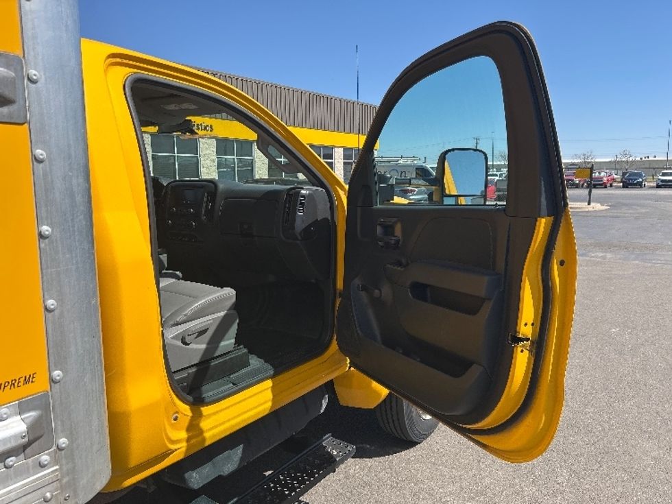 Medium Duty Box Truck-Light and Medium Duty Trucks-Chevrolet-2021-SILVERAD-Oklahoma City-OK-107,541\n\t\tmiles-$ 37,000 - Image 20