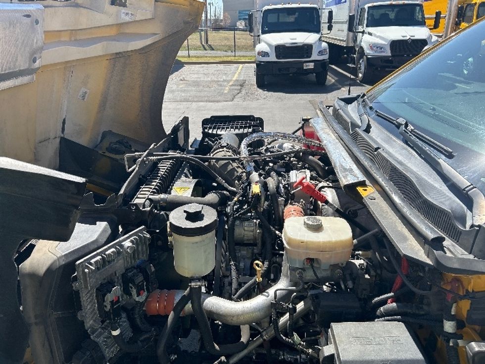 Medium Duty Box Truck-Light and Medium Duty Trucks-Chevrolet-2021-SILVERAD-Oklahoma City-OK-107,541\n\t\tmiles-$ 37,000 - Image 24