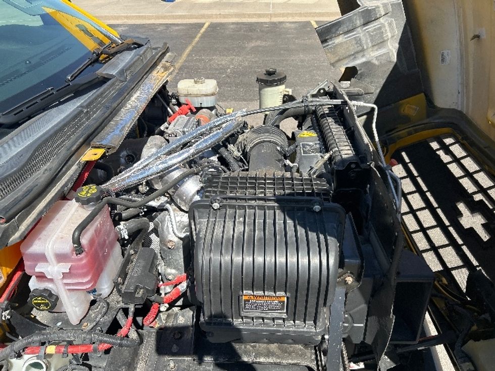 Medium Duty Box Truck-Light and Medium Duty Trucks-Chevrolet-2021-SILVERAD-Oklahoma City-OK-107,541\n\t\tmiles-$ 37,000 - Image 23