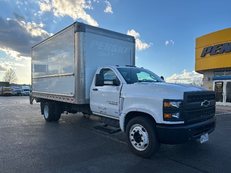 Medium Duty Box Truck-Light and Medium Duty Trucks-Chevrolet-2021-SILVERAD-San Antonio-TX-108,109\n\t\tmiles-$ 37,250 - Image 1