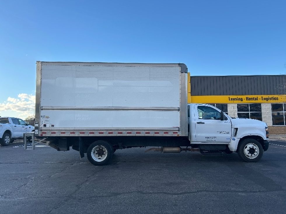 Medium Duty Box Truck-Light and Medium Duty Trucks-Chevrolet-2021-SILVERAD-San Antonio-TX-108,109\n\t\tmiles-$ 37,250 - Image 15