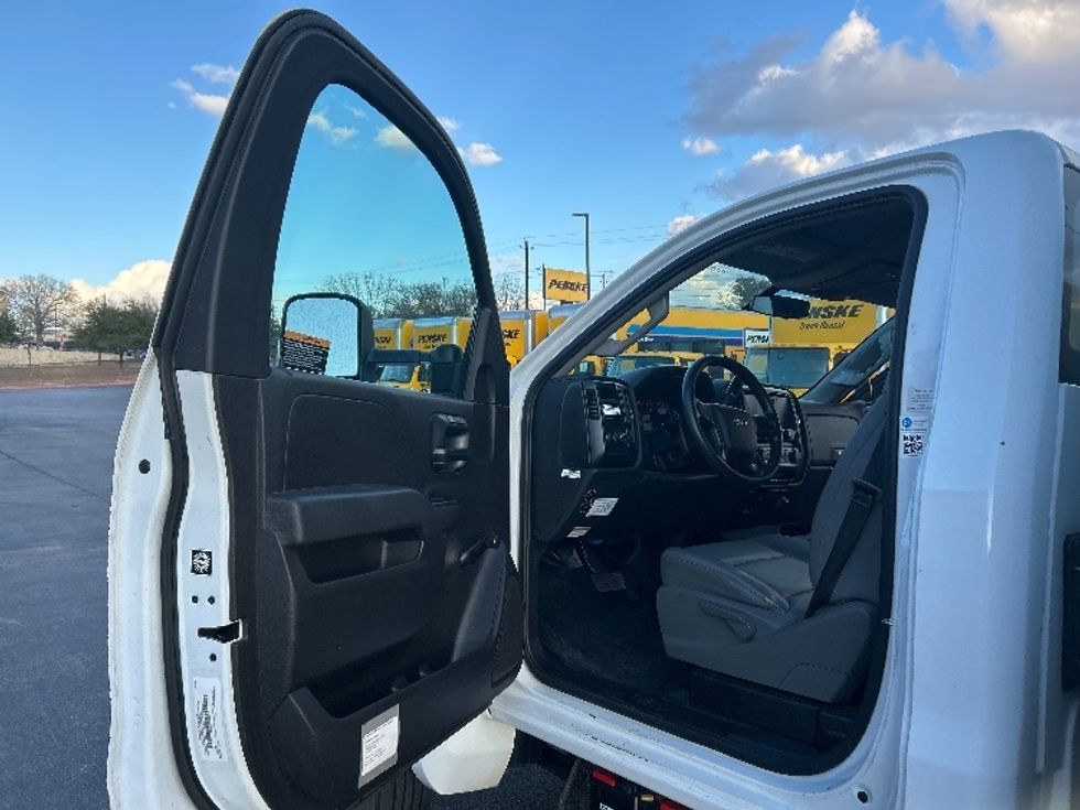 Medium Duty Box Truck-Light and Medium Duty Trucks-Chevrolet-2021-SILVERAD-San Antonio-TX-108,109\n\t\tmiles-$ 37,250 - Image 16
