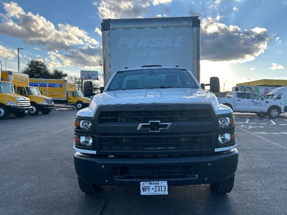 Medium Duty Box Truck-Light and Medium Duty Trucks-Chevrolet-2021-SILVERAD-San Antonio-TX-108,109\n\t\tmiles-$ 37,250 - Image 2