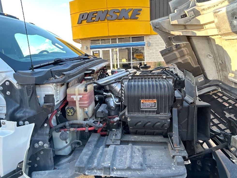 Medium Duty Box Truck-Light and Medium Duty Trucks-Chevrolet-2021-SILVERAD-San Antonio-TX-108,109\n\t\tmiles-$ 37,250 - Image 23