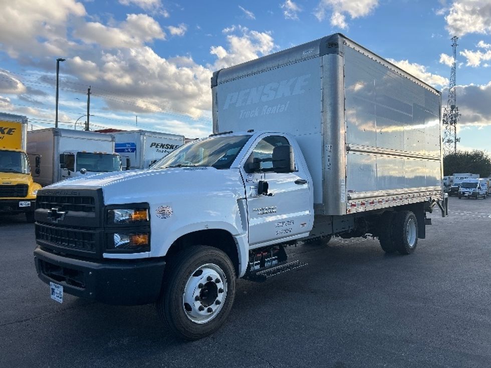 Medium Duty Box Truck-Light and Medium Duty Trucks-Chevrolet-2021-SILVERAD-San Antonio-TX-108,109\n\t\tmiles-$ 37,250 - Image 3