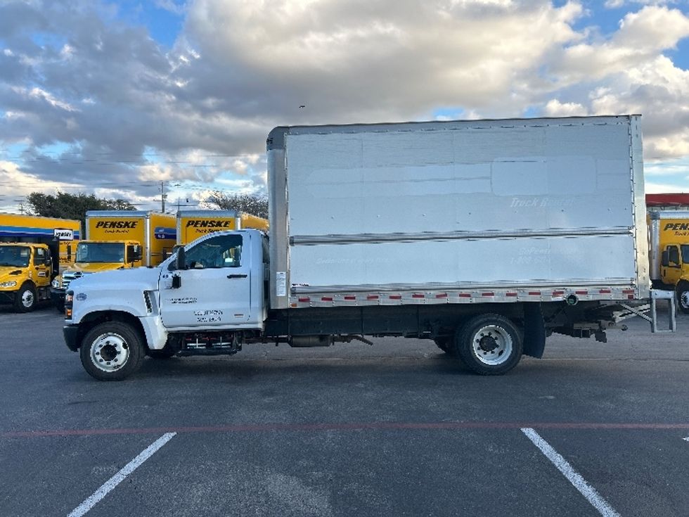 Medium Duty Box Truck-Light and Medium Duty Trucks-Chevrolet-2021-SILVERAD-San Antonio-TX-108,109\n\t\tmiles-$ 37,250 - Image 4