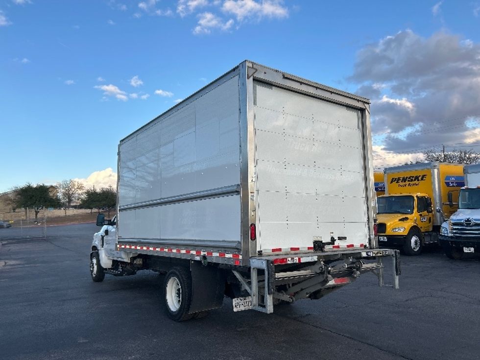 Medium Duty Box Truck-Light and Medium Duty Trucks-Chevrolet-2021-SILVERAD-San Antonio-TX-108,109\n\t\tmiles-$ 37,250 - Image 6