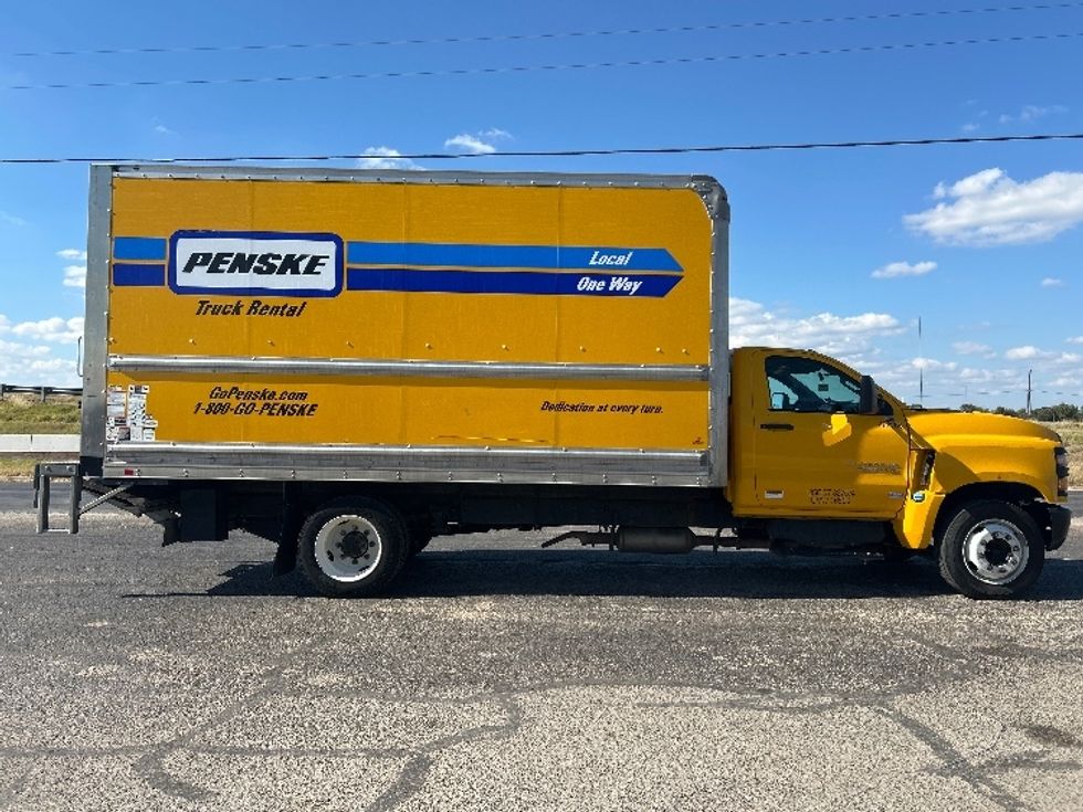 Medium Duty Box Truck-Light and Medium Duty Trucks-Chevrolet-2021-SILVERAD-San Antonio-TX-131,717\n\t\tmiles-$ 39,000 - Image 15