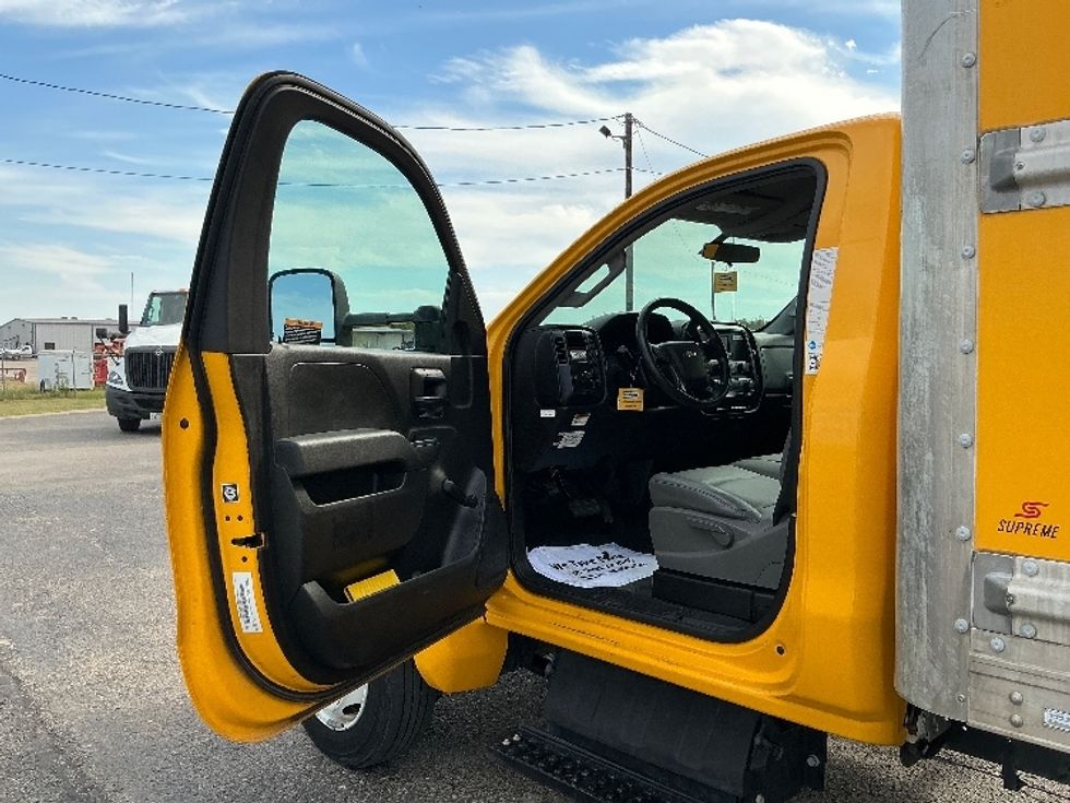 Medium Duty Box Truck-Light and Medium Duty Trucks-Chevrolet-2021-SILVERAD-San Antonio-TX-131,717\n\t\tmiles-$ 39,000 - Image 16