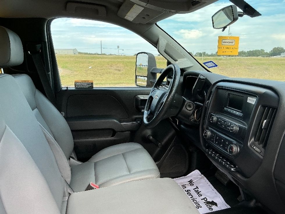 Medium Duty Box Truck-Light and Medium Duty Trucks-Chevrolet-2021-SILVERAD-San Antonio-TX-131,717\n\t\tmiles-$ 39,000 - Image 22