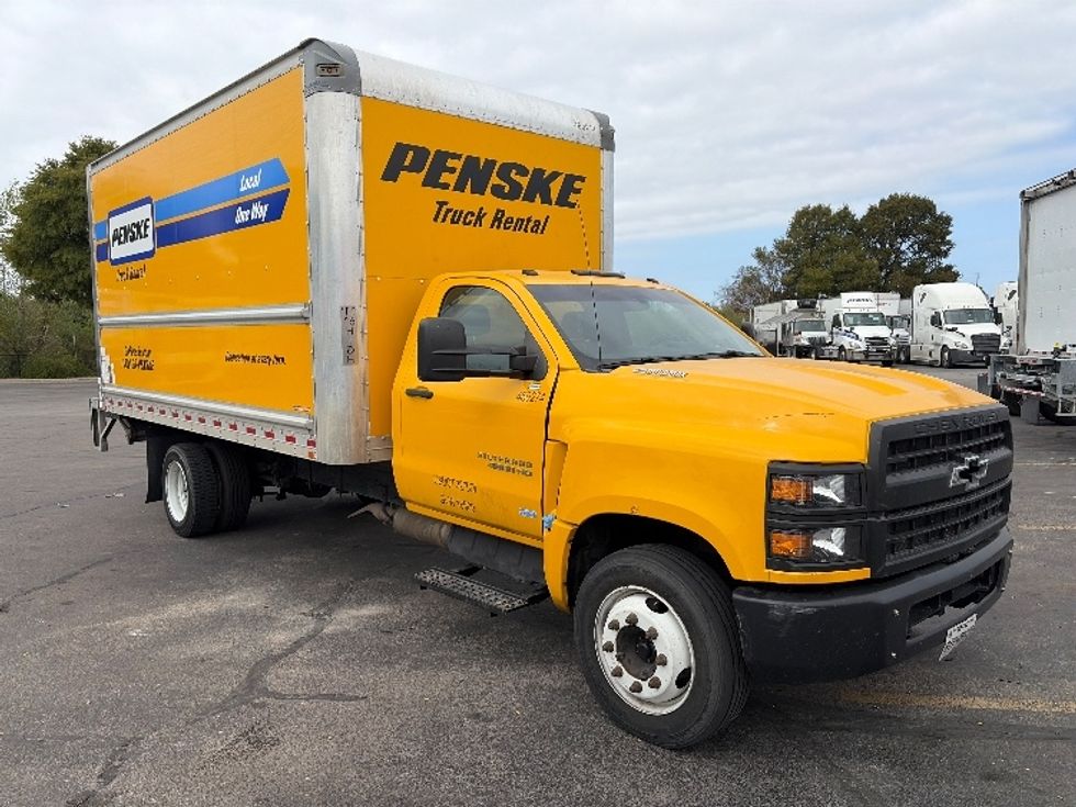 Medium Duty Box Truck-Light and Medium Duty Trucks-Chevrolet-2021-SILVERAD-San Antonio-TX-151,035\n\t\tmiles-$ 39,000 - Image 1