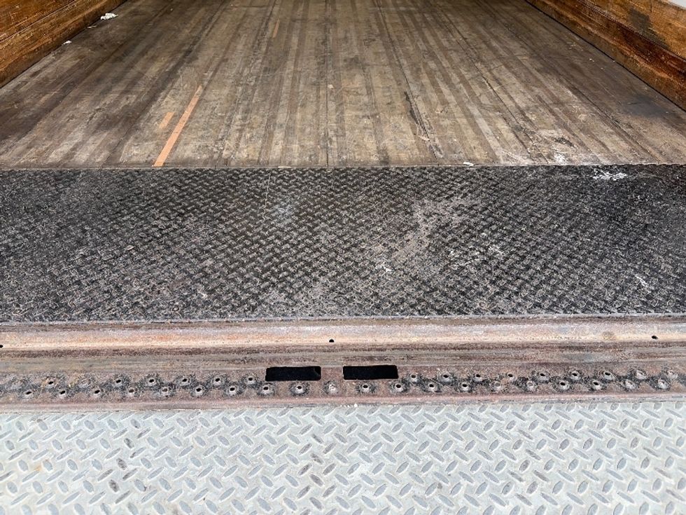 Medium Duty Box Truck-Light and Medium Duty Trucks-Chevrolet-2021-SILVERAD-San Antonio-TX-151,035\n\t\tmiles-$ 39,000 - Image 10