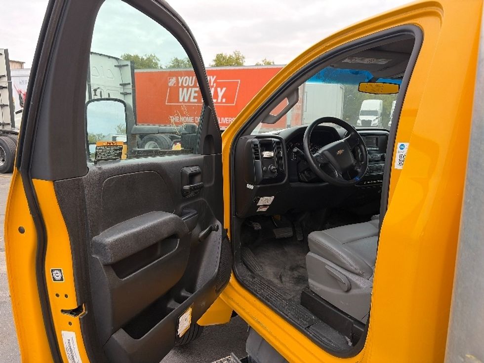 Medium Duty Box Truck-Light and Medium Duty Trucks-Chevrolet-2021-SILVERAD-San Antonio-TX-151,035\n\t\tmiles-$ 39,000 - Image 16