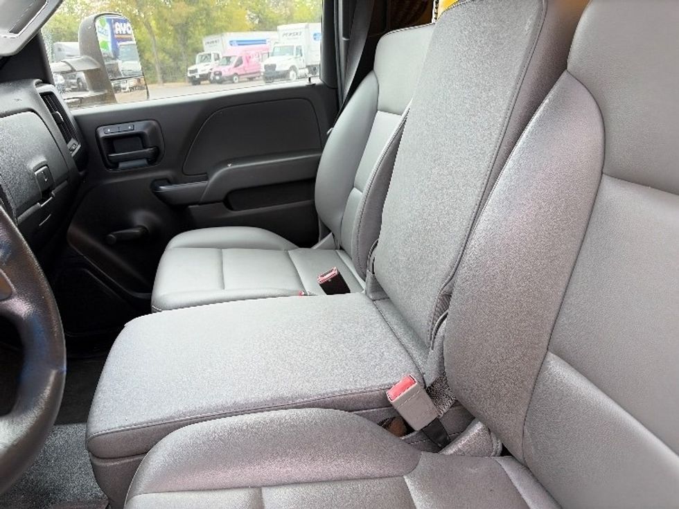 Medium Duty Box Truck-Light and Medium Duty Trucks-Chevrolet-2021-SILVERAD-San Antonio-TX-151,035\n\t\tmiles-$ 39,000 - Image 19