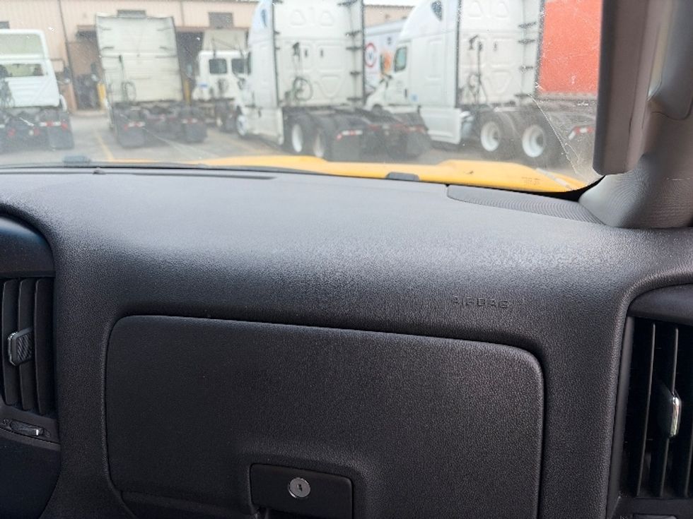 Medium Duty Box Truck-Light and Medium Duty Trucks-Chevrolet-2021-SILVERAD-San Antonio-TX-151,035\n\t\tmiles-$ 39,000 - Image 21