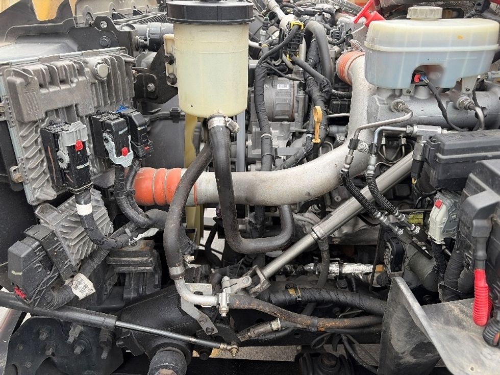 Medium Duty Box Truck-Light and Medium Duty Trucks-Chevrolet-2021-SILVERAD-San Antonio-TX-151,035\n\t\tmiles-$ 39,000 - Image 24