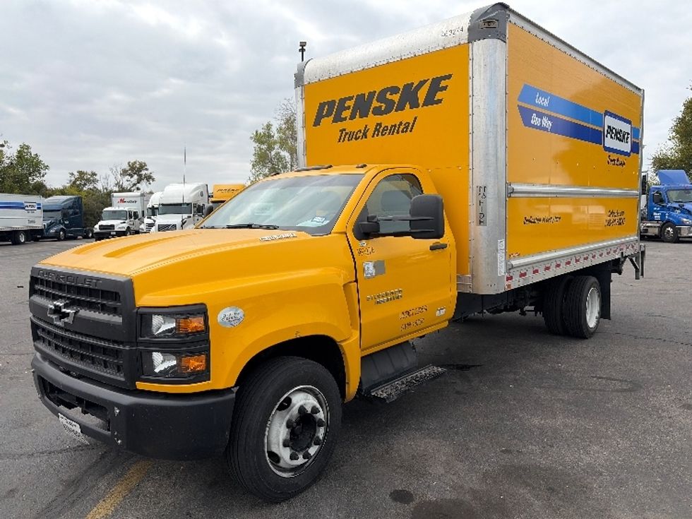 Medium Duty Box Truck-Light and Medium Duty Trucks-Chevrolet-2021-SILVERAD-San Antonio-TX-151,035\n\t\tmiles-$ 39,000 - Image 3