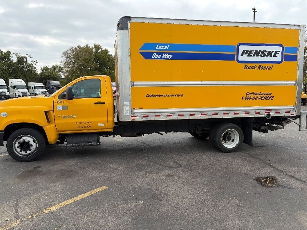 Medium Duty Box Truck-Light and Medium Duty Trucks-Chevrolet-2021-SILVERAD-San Antonio-TX-151,035\n\t\tmiles-$ 39,000 - Image 4