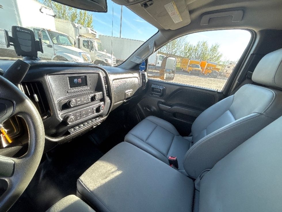 Medium Duty Box Truck-Light and Medium Duty Trucks-Chevrolet-2021-SILVERAD-San Diego-CA-98,806\n\t\tmiles-$ 38,500 - Image 19