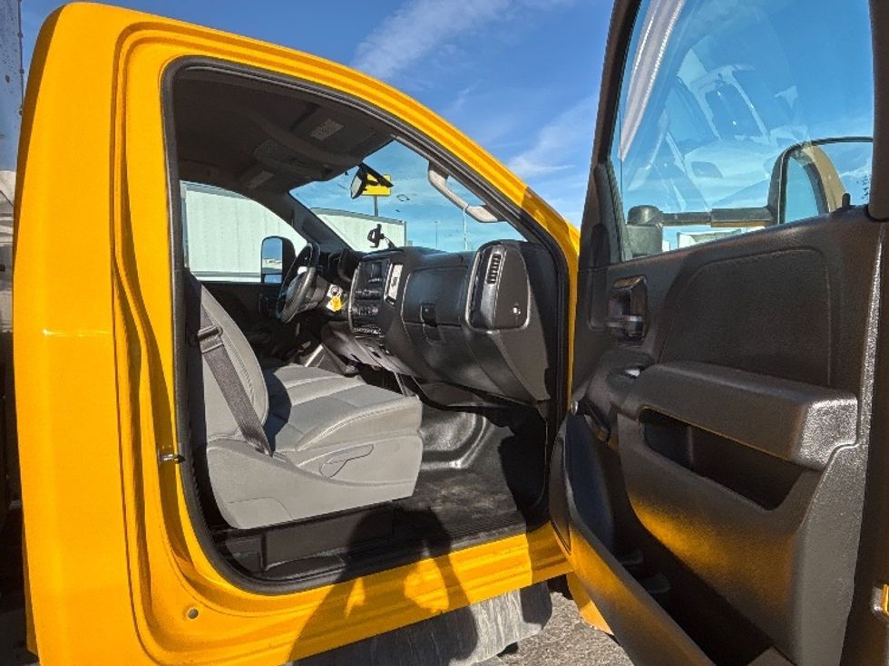 Medium Duty Box Truck-Light and Medium Duty Trucks-Chevrolet-2021-SILVERAD-San Diego-CA-98,806\n\t\tmiles-$ 38,500 - Image 20