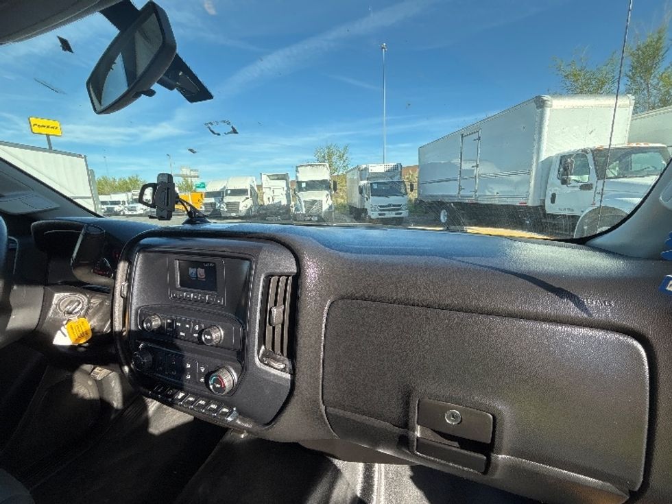 Medium Duty Box Truck-Light and Medium Duty Trucks-Chevrolet-2021-SILVERAD-San Diego-CA-98,806\n\t\tmiles-$ 38,500 - Image 21