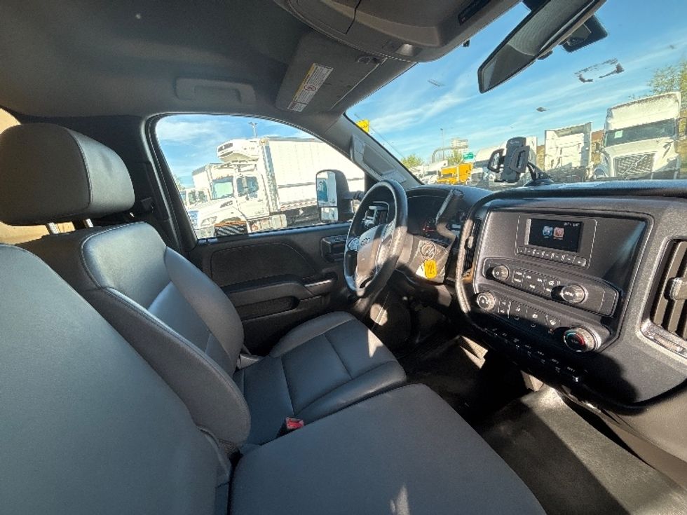 Medium Duty Box Truck-Light and Medium Duty Trucks-Chevrolet-2021-SILVERAD-San Diego-CA-98,806\n\t\tmiles-$ 38,500 - Image 22